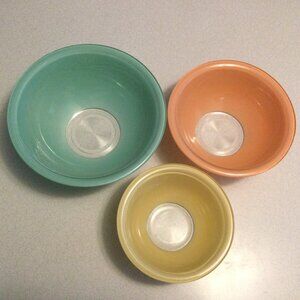 Vintage Pyrex Nesting Bowls Pastel Colors Clear Glass Bottoms